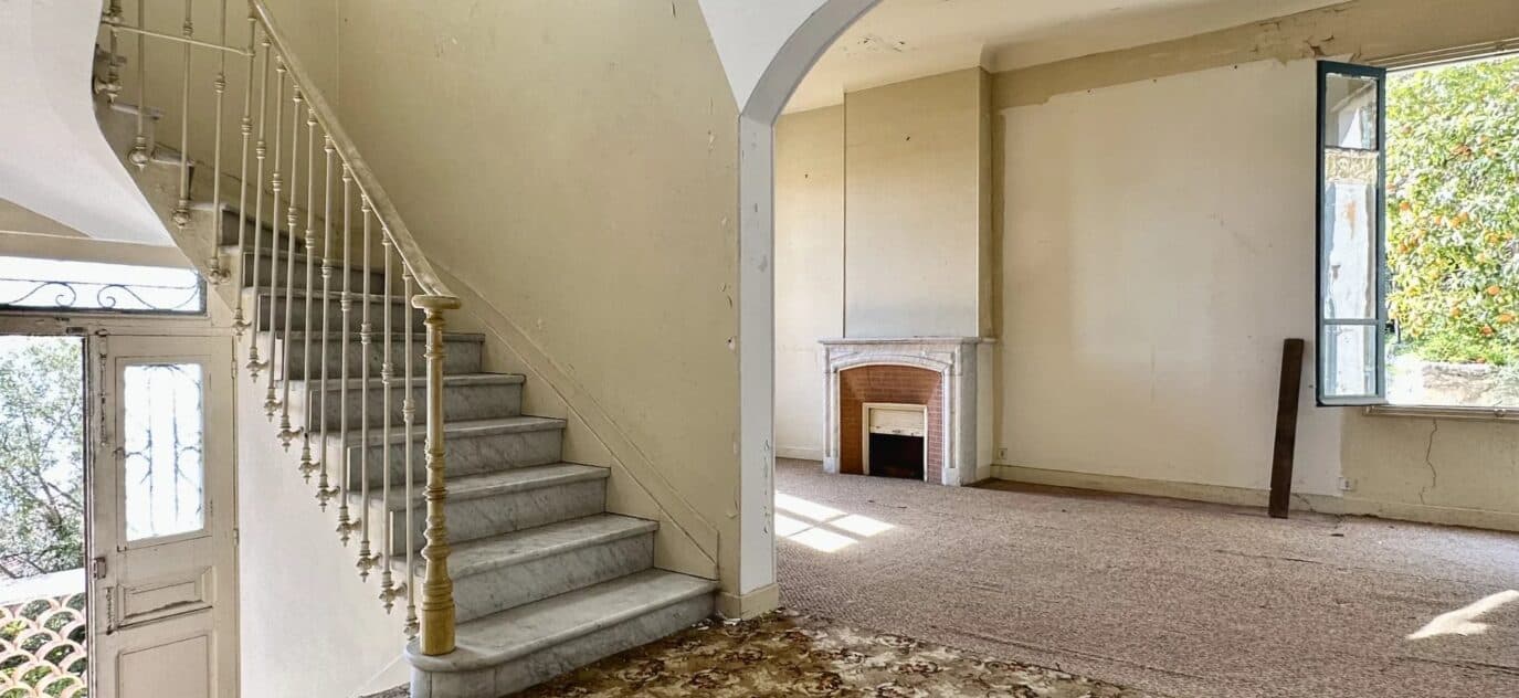 Villa sur la Cote d'Azur avant decoration IA