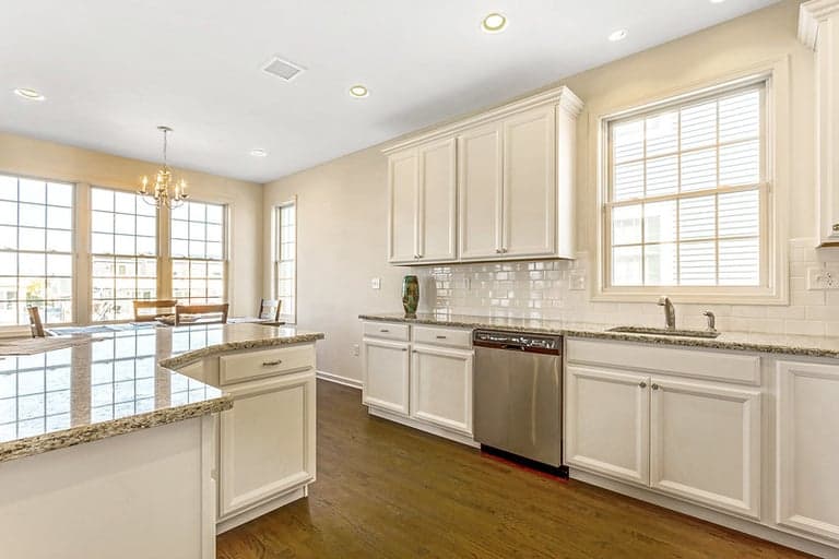 Photo immobilière avec deux murs