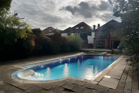 Piscine retouchée par IA