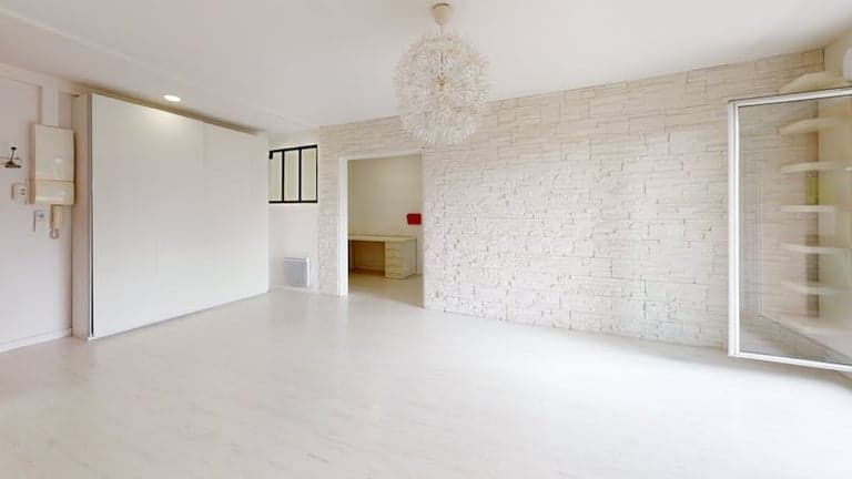 Pièce vide avant aménagement par IA